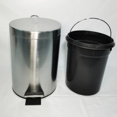 Stainless Steel Trash Bin With Pedal